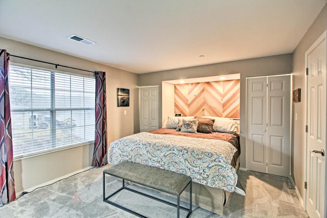 Updated Lake Taneycomo Condo With Screened Porch! Branson Bagian luar foto
